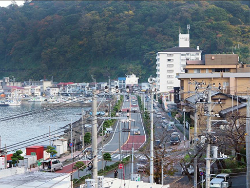 駅から病院まで、徒歩5分間の道のり